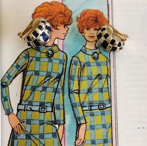 Black Enamel Gold-Tone Metal Chunky Clip Earrings